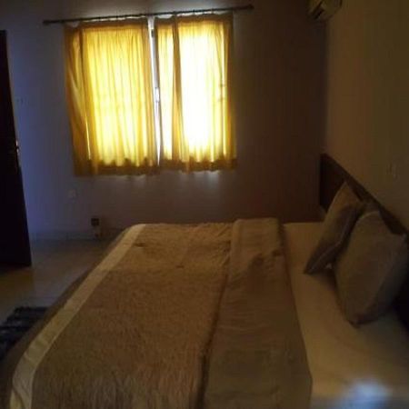 First Choice Hotel Accra Exteriör bild