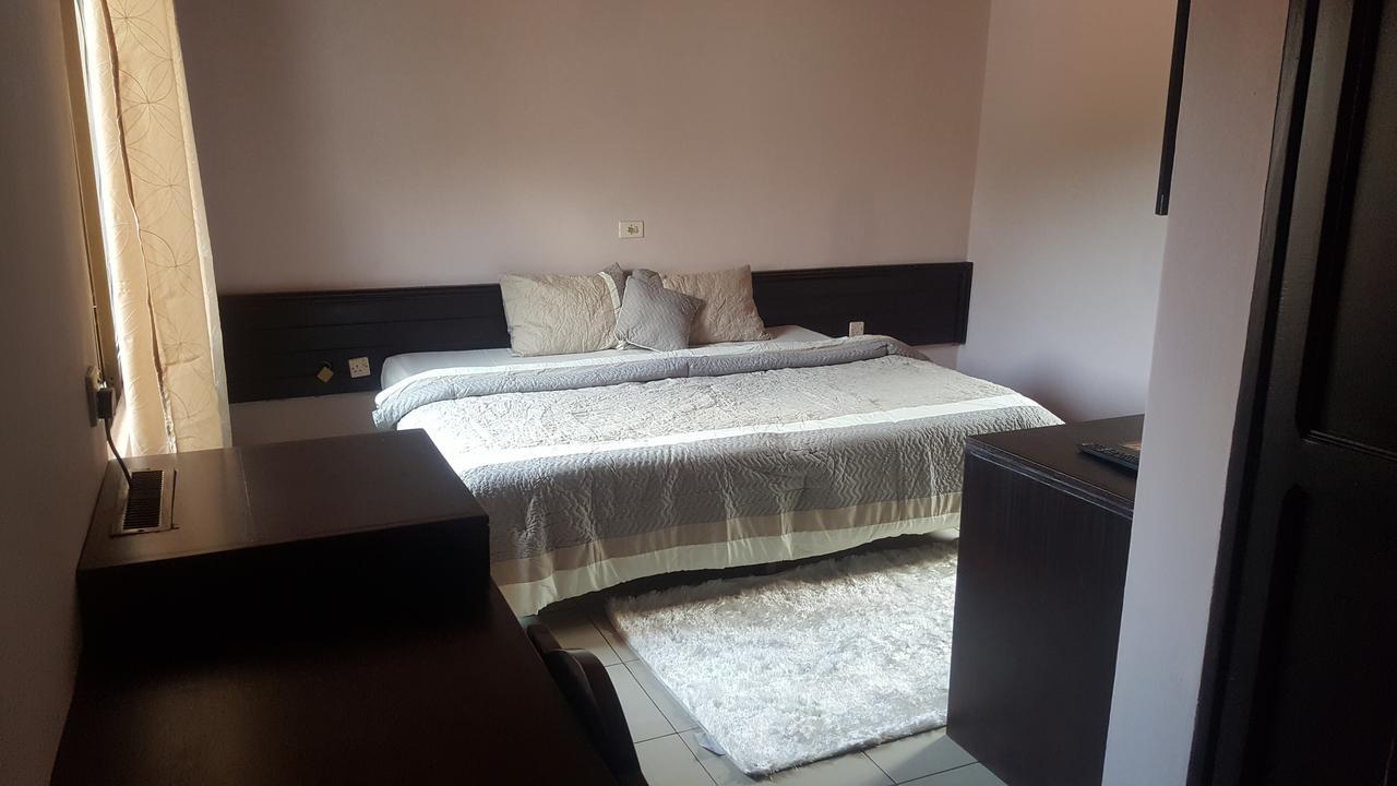 First Choice Hotel Accra Exteriör bild