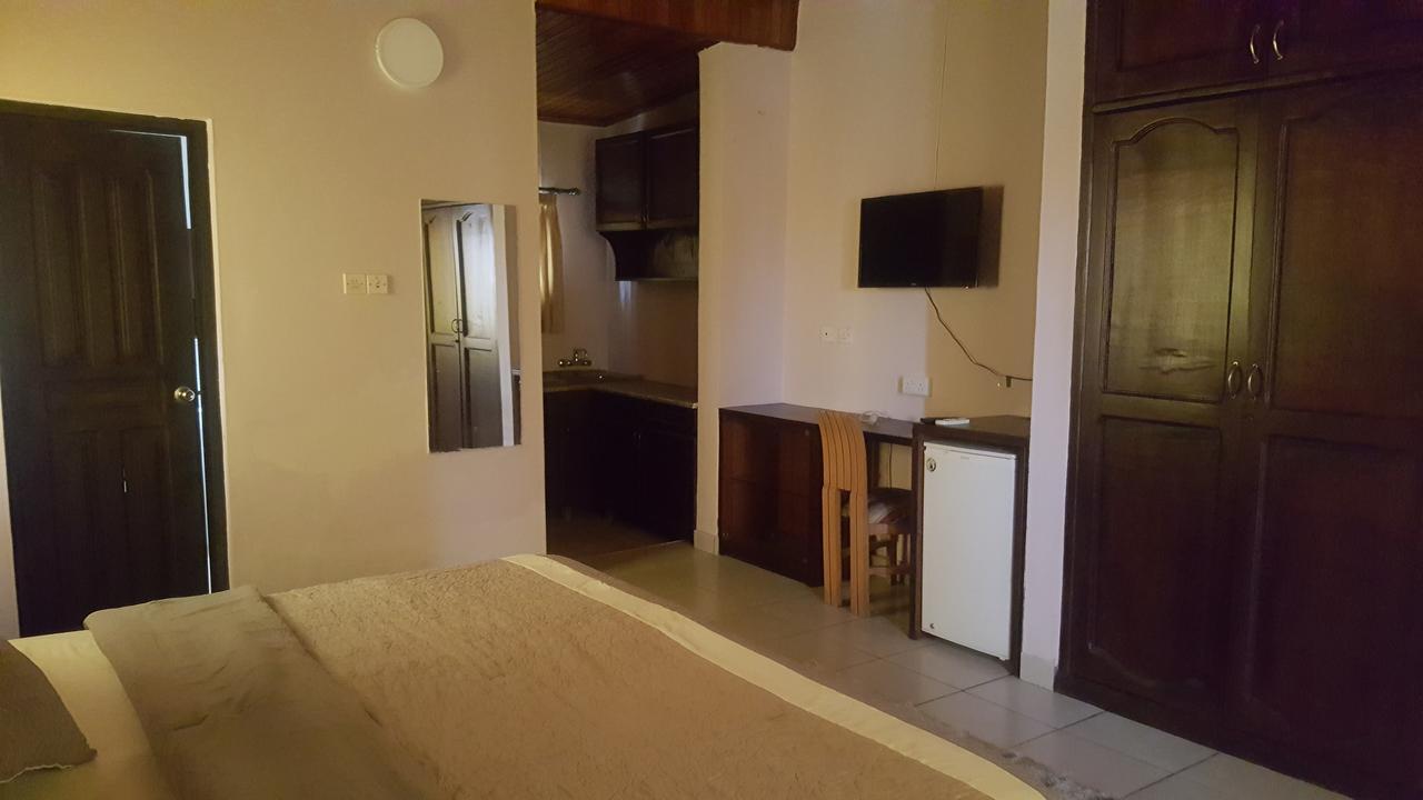 First Choice Hotel Accra Exteriör bild