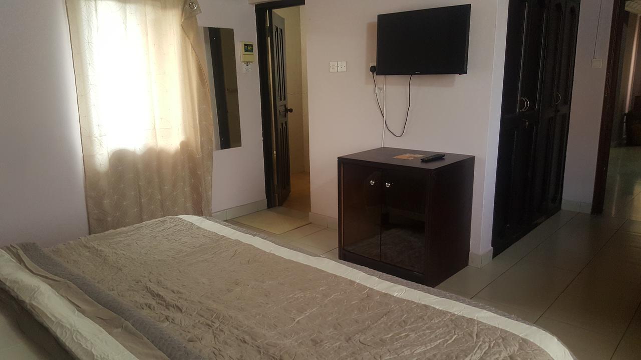 First Choice Hotel Accra Exteriör bild