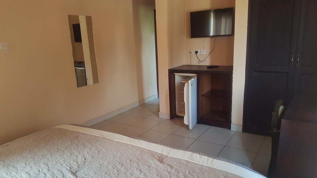 First Choice Hotel Accra Exteriör bild