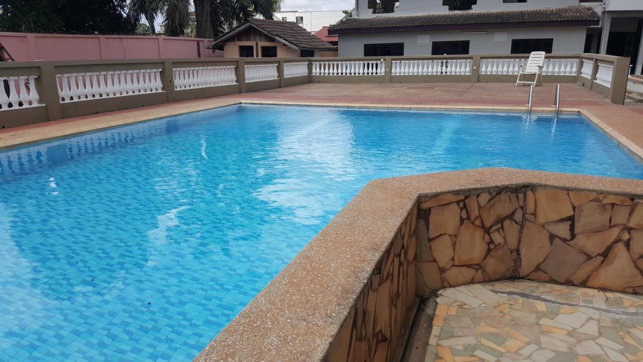 First Choice Hotel Accra Exteriör bild